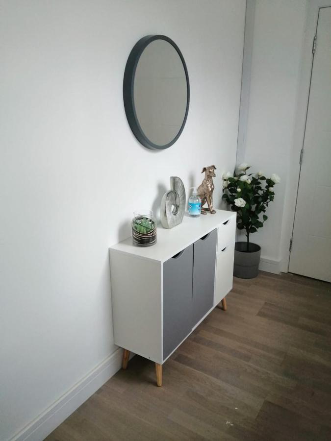 Apartment No 8 - Stay In Style In The Heart Of The Cathedral City. ترورو المظهر الخارجي الصورة