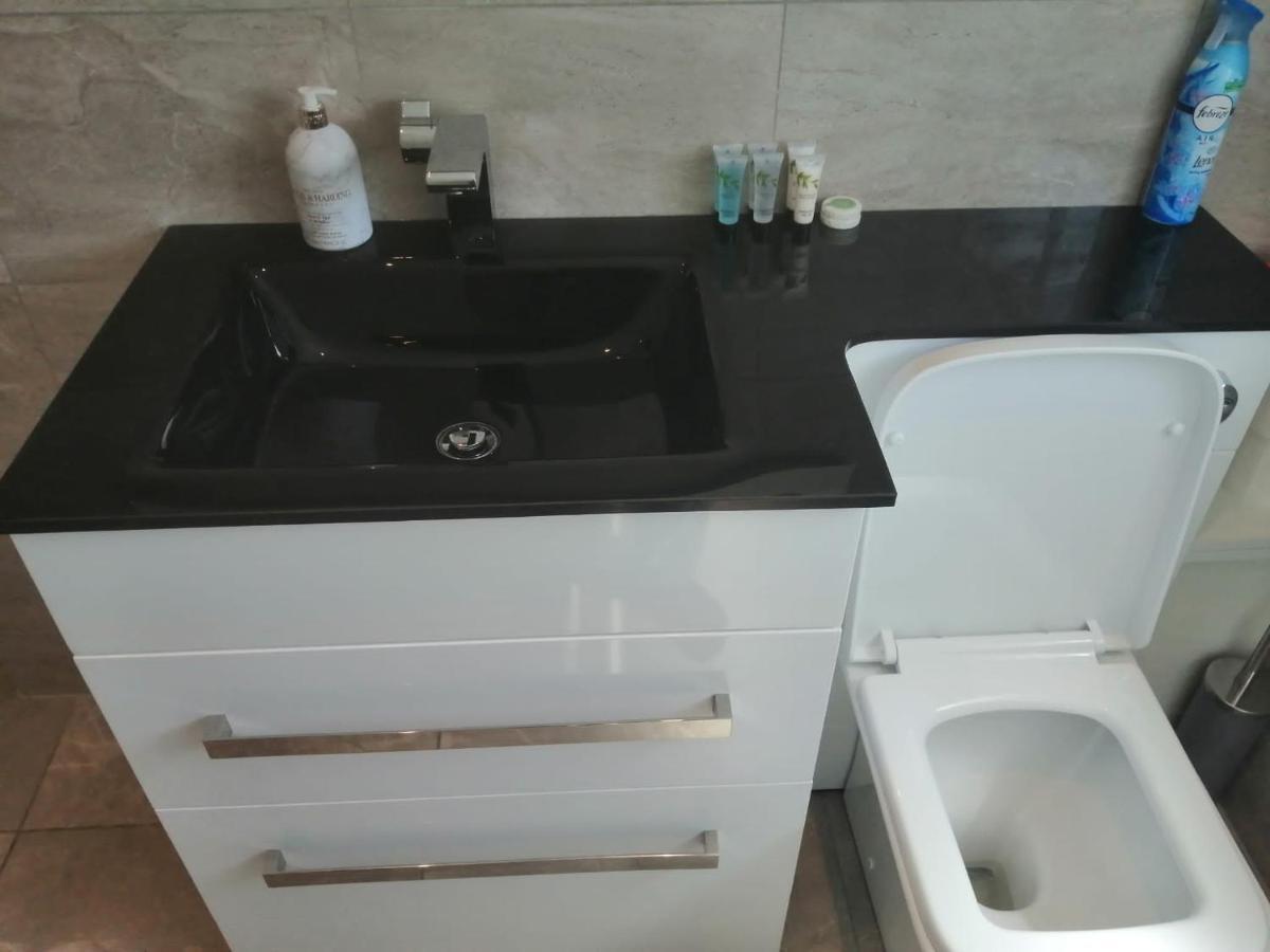 Apartment No 8 - Stay In Style In The Heart Of The Cathedral City. ترورو المظهر الخارجي الصورة